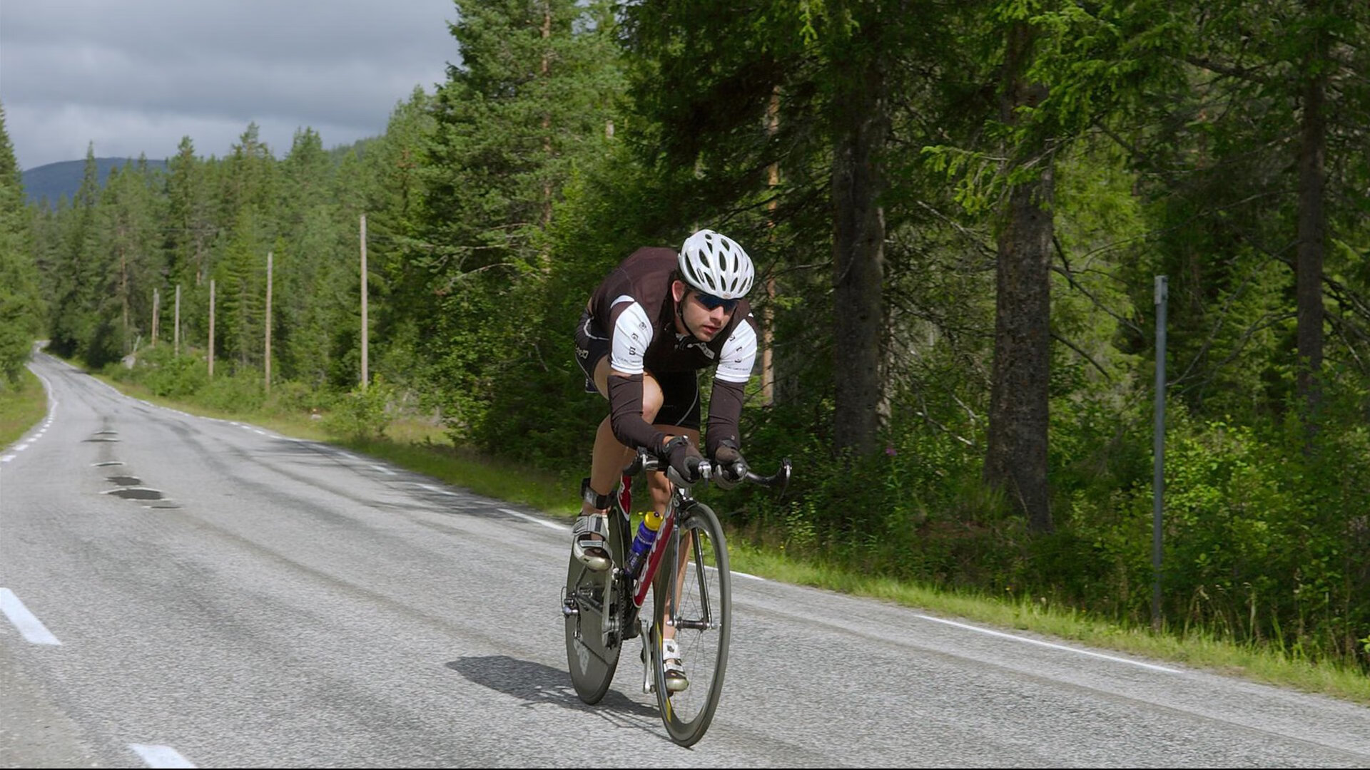 法国队稳步晋级混合接力决赛,法国队重赛